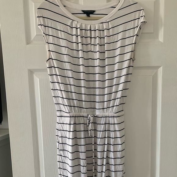 Banana republic midi length dress - key hole neck line, pockets and drawstring. - Picture 1 of 1